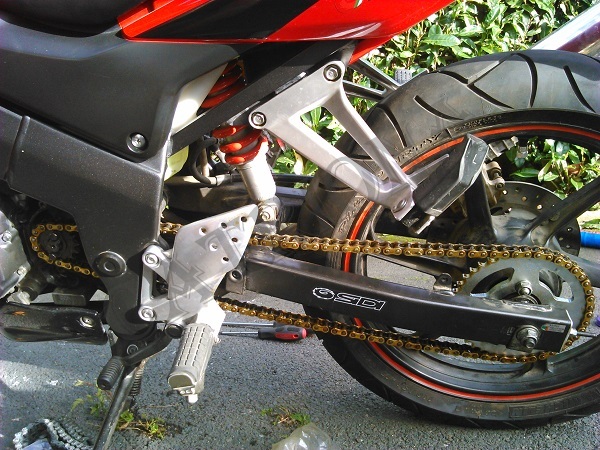 Quand et comment changer le kit chaine d'une moto ?